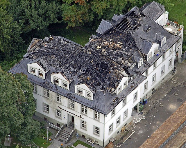 Das Feuer vom 5. Juli hatte den Dachstuhl der Villa Bauer zerstrt.  | Foto: Polizeidirektion Offenburg