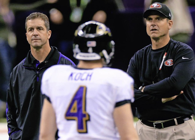 John Harbaugh (links) gewann mit Balti...egen Jim Harbaugh und  San Francisco.   | Foto: afp