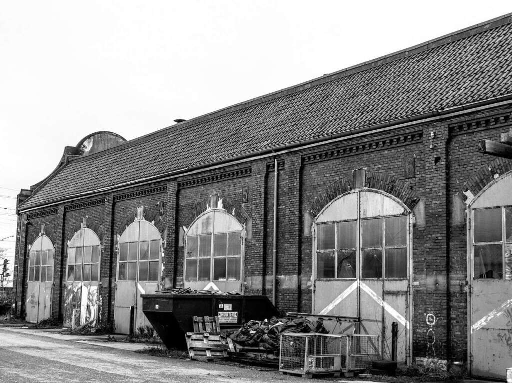 Die alte Lokhalle im Gterbahnhof Nord in Freiburg.