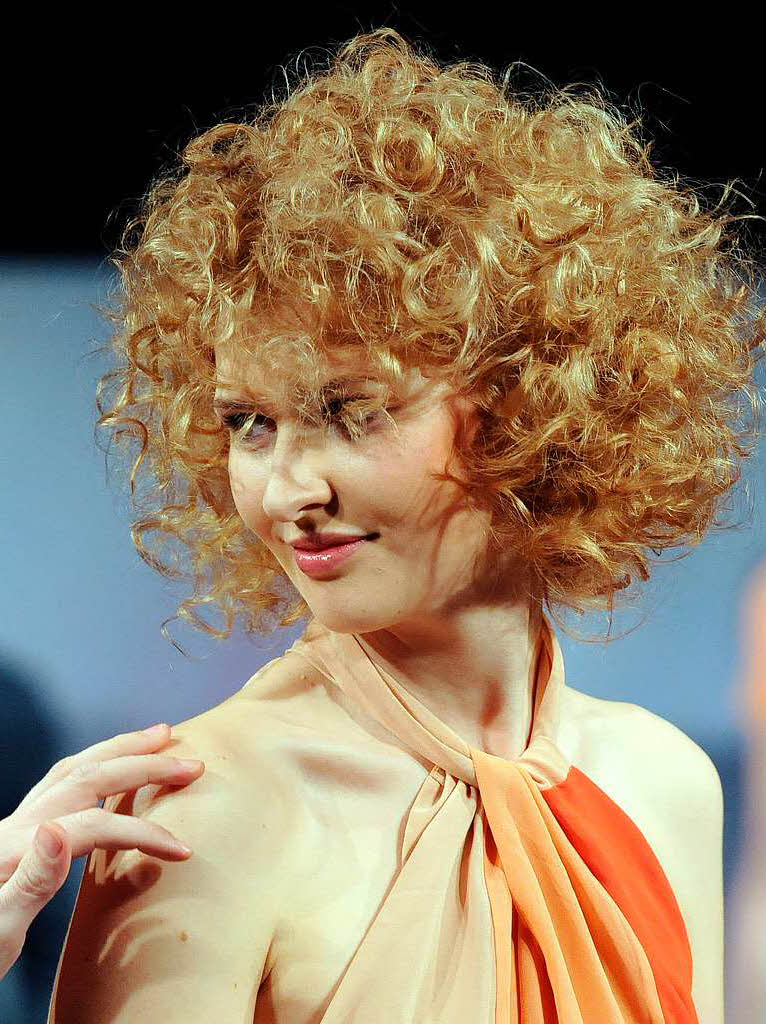 Wilde Locken und viele Blondtöne Wilde Locken und viele Blondtöne
