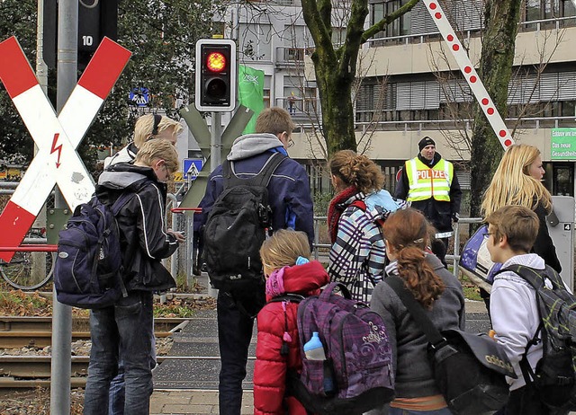 Wenn das Signal ertnt, heit es stehe...ten bis die Schranke wieder hochgeht.   | Foto: Kristina Wollseifen