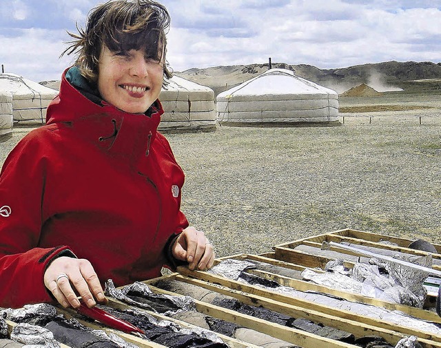 Caroline Seeburger bei der Arbeit in der Mongolei   | Foto: Privat