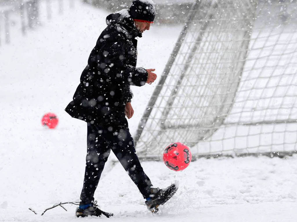 Streich jongliert mit dem Winterball, Typ Textmarker