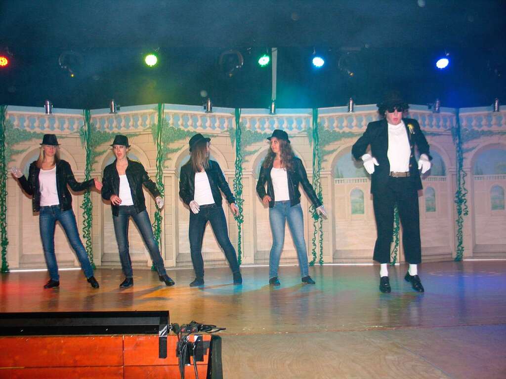 „Circus Maximus“ in Riegel: Als Michael Jackson kam Erich Kaiser bei seiner Playback-Tanzeinlage.