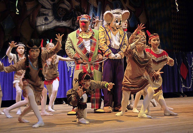 Toller Indianertanz der Kinder vom Ballettstudio Ute Anna.   | Foto: Ringwald