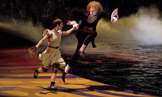 Im Paralleluniversum: Mia (Erica Linz) und der Clown (John Clarke)   | Foto: Cirque du soleil/Paramount