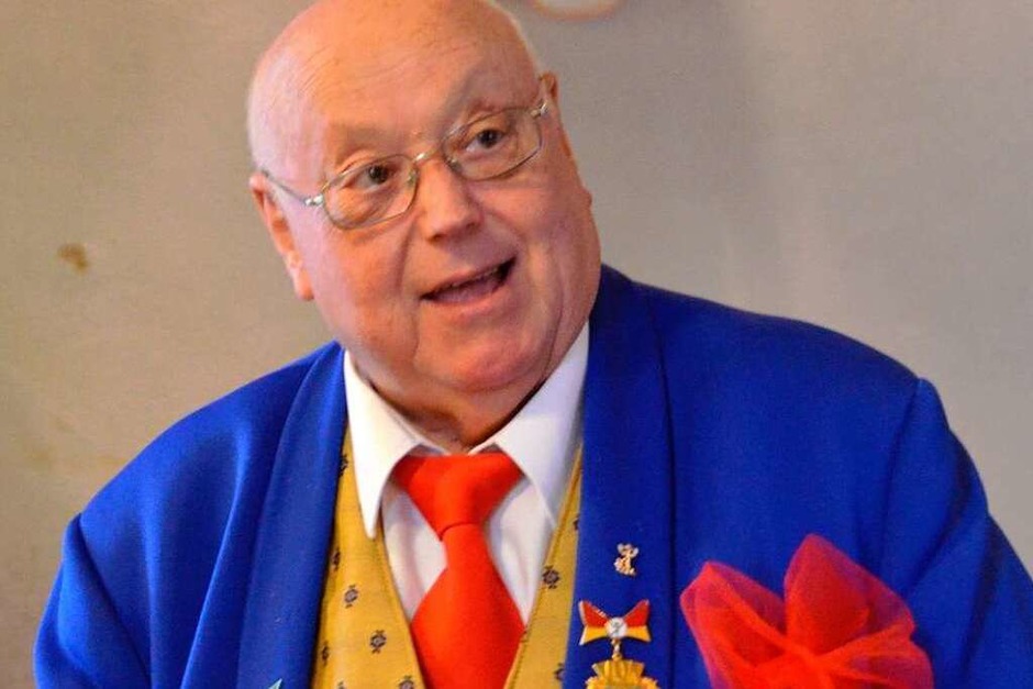 Zunftmeister Gerhard Vogel machte sich über Rentnerleben närrische Gedanken. (Foto: Ingrid Böhm-Jacob) Zunftmeister Gerhard Vogel machte sich über Rentnerleben närrische Gedanken. (Foto: Ingrid Böhm-Jacob)