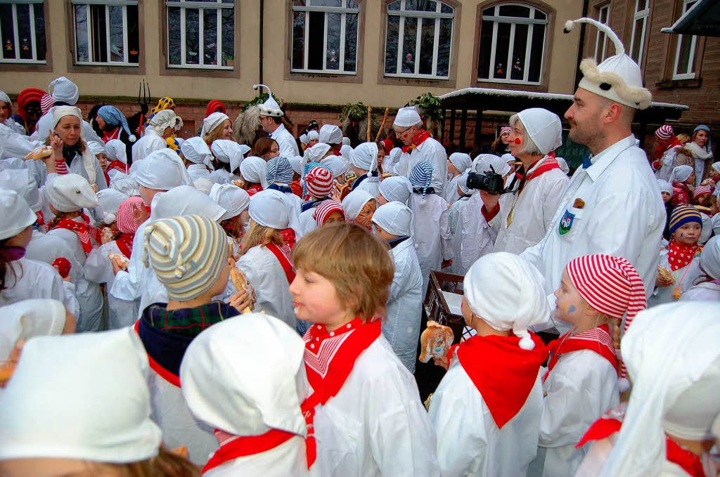 Klpperle-Wette der Schwarzenbergschule gegen die Krakeelia