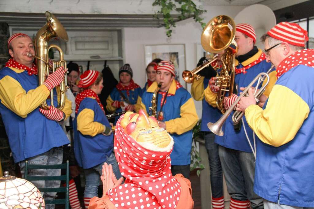 Musikalische Einstimmung auf den Schmutzige Dunnschdig beim traditionellen Treffen im Cafe Fechtig