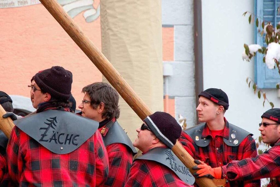 Meister im Narrenbaumstellen: Die "16 Zäche" feiern ihren 20. Geburtstag! (Foto: Binner-Schwarz) Meister im Narrenbaumstellen: Die "16 Zäche" feiern ihren 20. Geburtstag! (Foto: Binner-Schwarz)