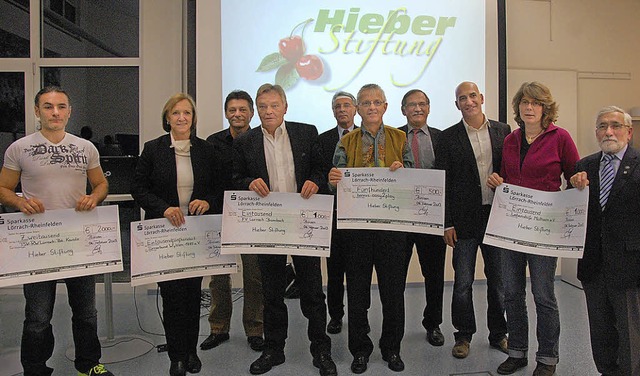 Die Kuratoren Dieter Halder, Manfred S...s) freuten sich mit den Preistrgern.   | Foto: Frey