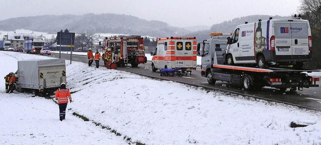Ein Schaden von rund 30000 Euro entsta...t dem Rettungshelikopter weggebracht.   | Foto: Feuerwehr