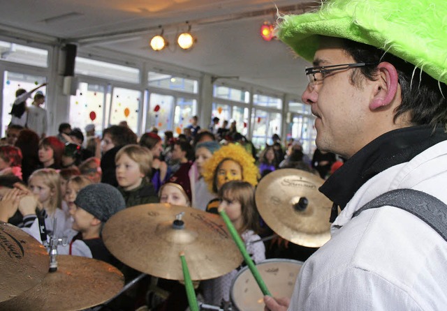 Zur Schulbefreiung in der Lindenschule...r Rolli-Dudel-Schrnzer fr Stimmung.   | Foto: Silvia Eismann