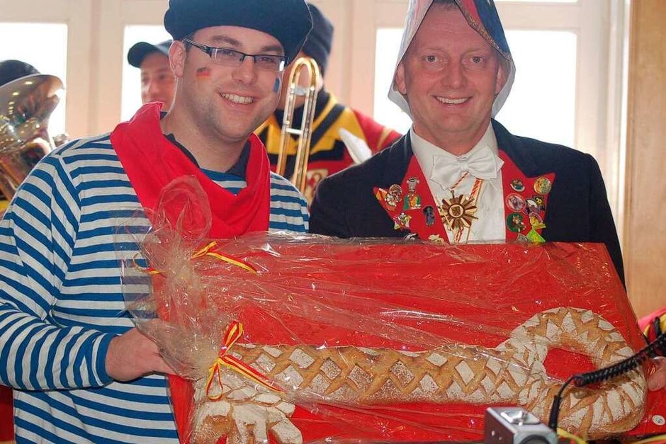 Bunt ging es in Laufenburg in den Altstadtgassen und im Rathaus zu. (Foto: Hildegard Siebold) Bunt ging es in Laufenburg in den Altstadtgassen und im Rathaus zu. (Foto: Hildegard Siebold)
