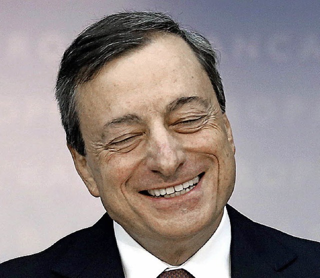 Gut gelaunt: Mario Draghi am Donnerstag  vor Journalisten   | Foto: dapd