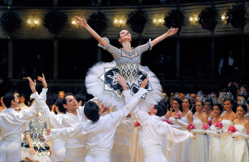 Skandalfreier und starbesetzter Wiener Opernball 2013