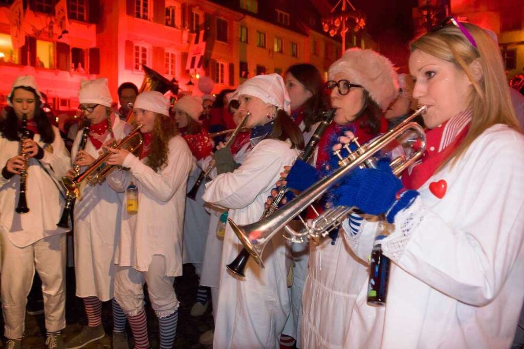 Die Musikerinnen und Musiker von Spielmannszug und der Stadtmusik (Foto) sorgen fr den richtigen Ton.