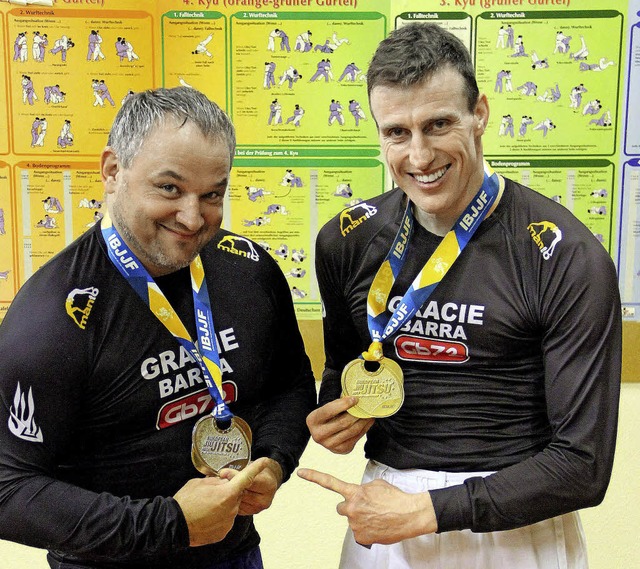 Holger Schipper (links) und Michael Ha...ihren Europameisterschafts-Medaillen.   | Foto: Verein