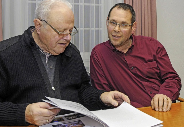 Willi Ritzenhoff (li.) und Martin Buttenmller erinnern sich.   | Foto: Schaller