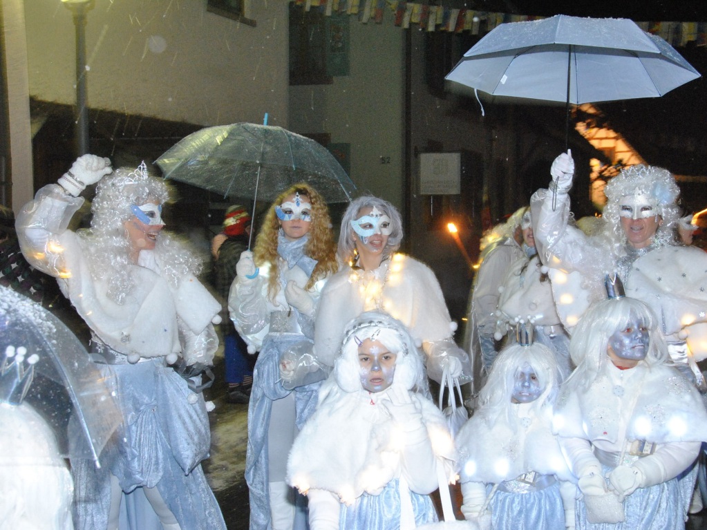 Fackelumzug im Glottertalmit „Eiskristallen“ Fackelumzug im Glottertalmit „Eiskristallen“