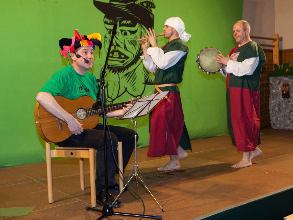 Hightlight des Abends waren die Spiellyt Jochen, Sacha und Daggie, die das Mittelalterfest persiflierten.