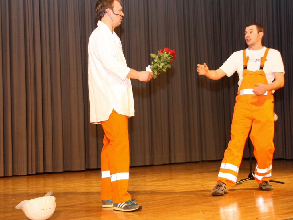 Martin Selinger (links) von den Ebringer Gssliftzern bei einem Auftritt zusammen mit Marco Joos (rechts).