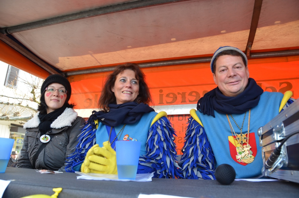 Ausgelassene Stimmung bei den Narren wie bei den nrrischen Zuschauern