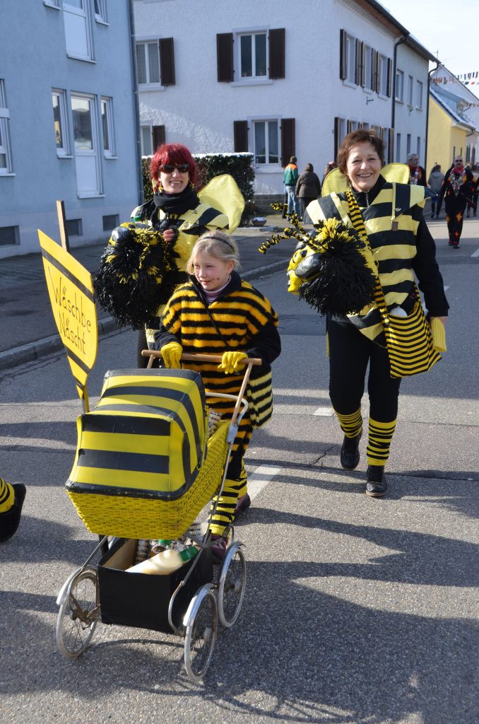 Ausgelassene Stimmung bei den Narren wie bei den nrrischen Zuschauern