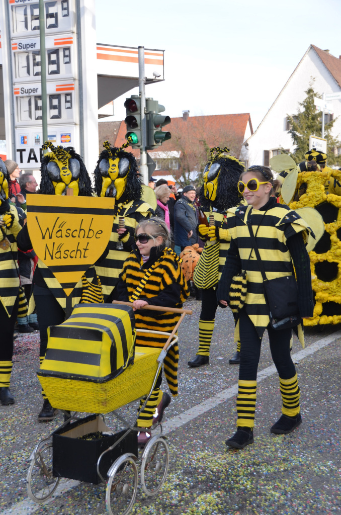 Ausgelassene Stimmung bei den Narren wie bei den nrrischen Zuschauern