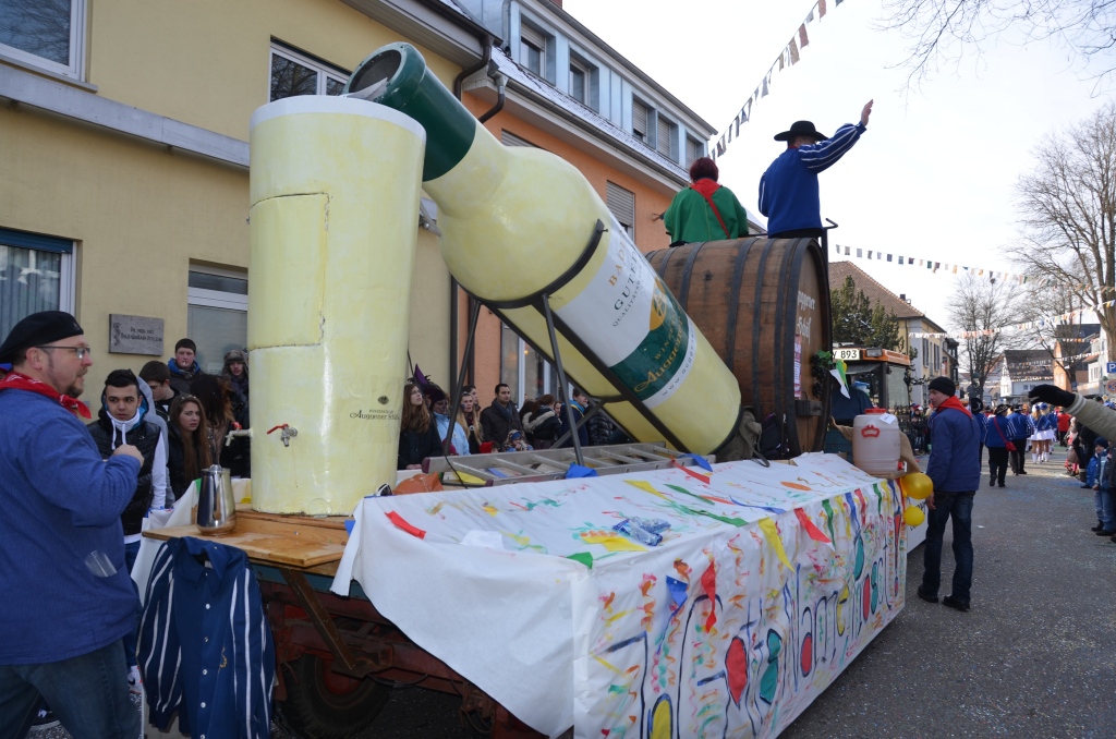 Ausgelassene Stimmung bei den Narren wie bei den nrrischen Zuschauern