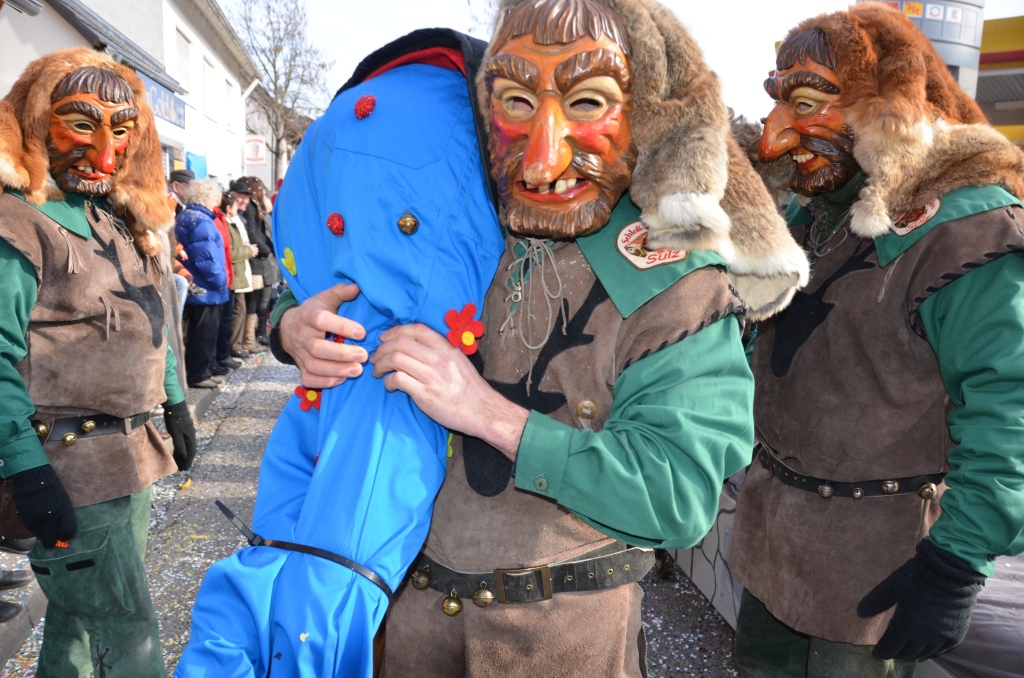 Ausgelassene Stimmung bei den Narren wie bei den nrrischen Zuschauern