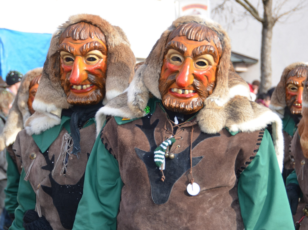 Ausgelassene Stimmung bei den Narren wie bei den nrrischen Zuschauern