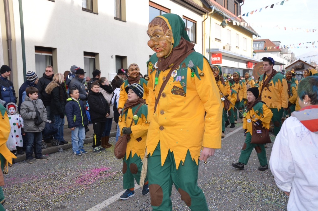 Ausgelassene Stimmung bei den Narren wie bei den nrrischen Zuschauern