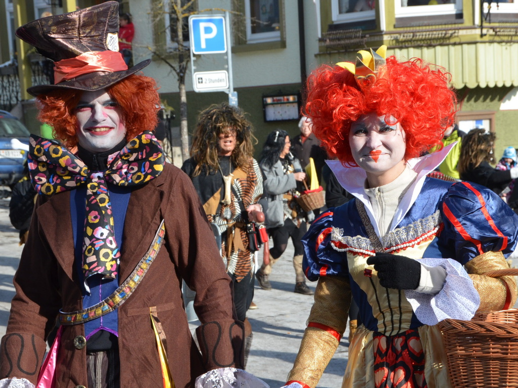 In fantasievollen Kostmen zogen groe und kleine Narren am Sonntag beim Kinderumzug durch die Stadt.