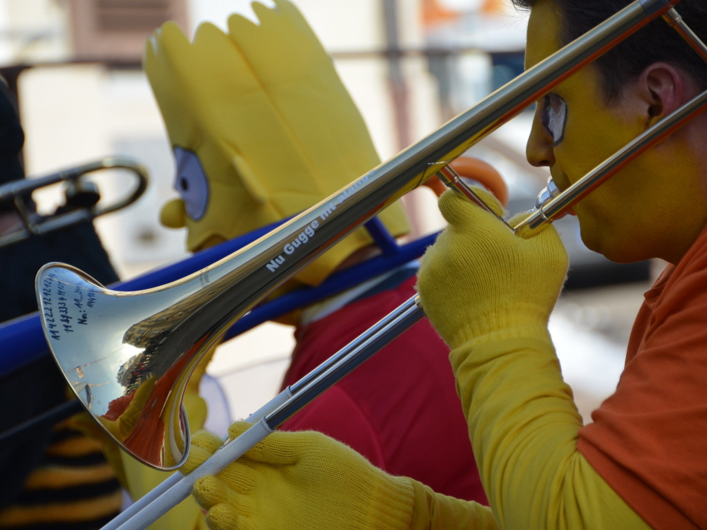 In fantasievollen Kostmen zogen groe und kleine Narren am Sonntag beim Kinderumzug durch die Stadt.