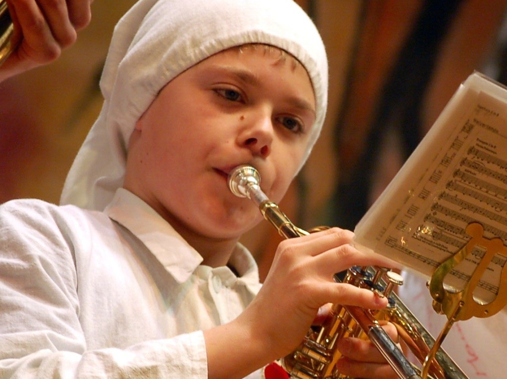 Fantasievoll gestaltete der Gesangverein Dossenbach sein Bhnenprogramm zum Schnitzelbanksingen. <?ZL?>
