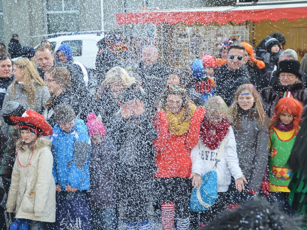 Beim Emmendinger Umzug hatten Zuschauer und Teilnehmer bei strahlendem Sonnenschein ihren Spa.