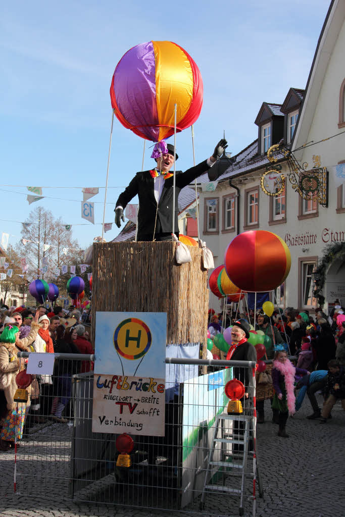 Groer Fasnetumzug in Riegel: Mit dem Ballon vom Ort in die Breite und zurck – eine Idee des Turnvereins.