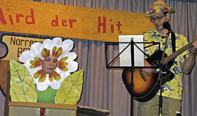 &#8222;Blumenmann und Primel&#8220; so...r beim Gildeabend im Bernauer Kurhaus.  | Foto: Ulrike Spiegelhalter