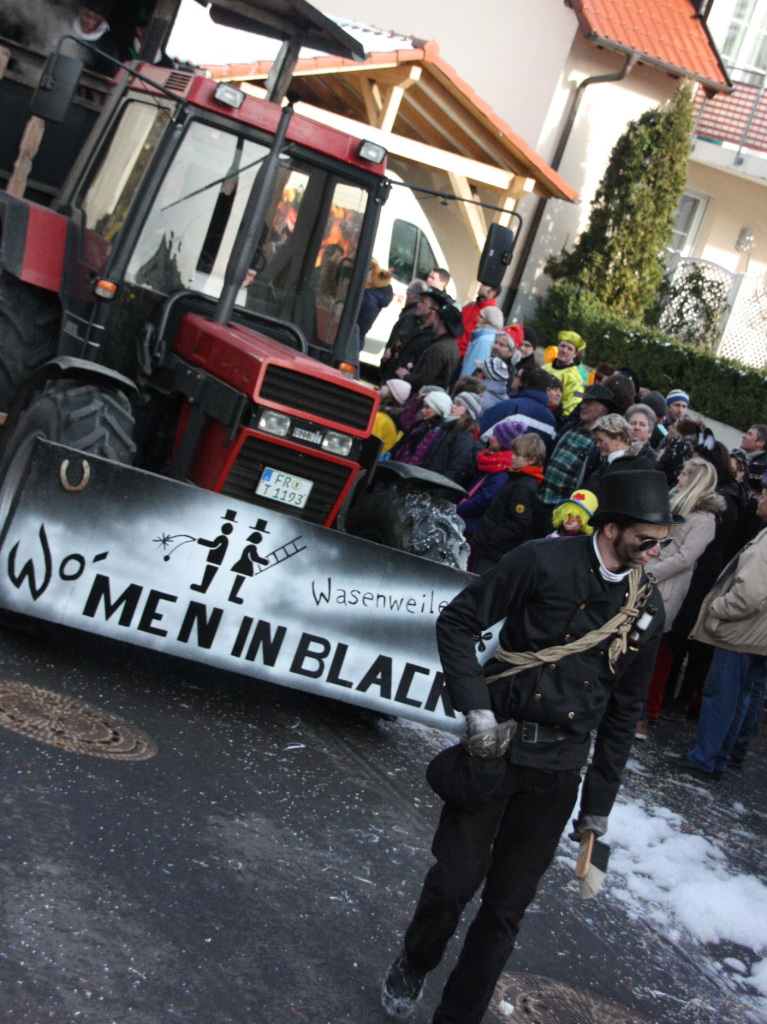 Beim Umzug in Wasenweiler ging es bunt und laut zu.