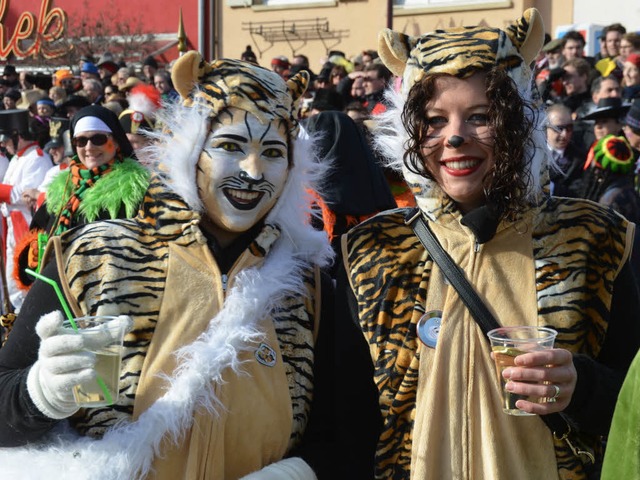 Im richtigen Kostm fr die winterlich...n Tiger-Damen zum Gauklertag gekommen.  | Foto: Frank Kreutner