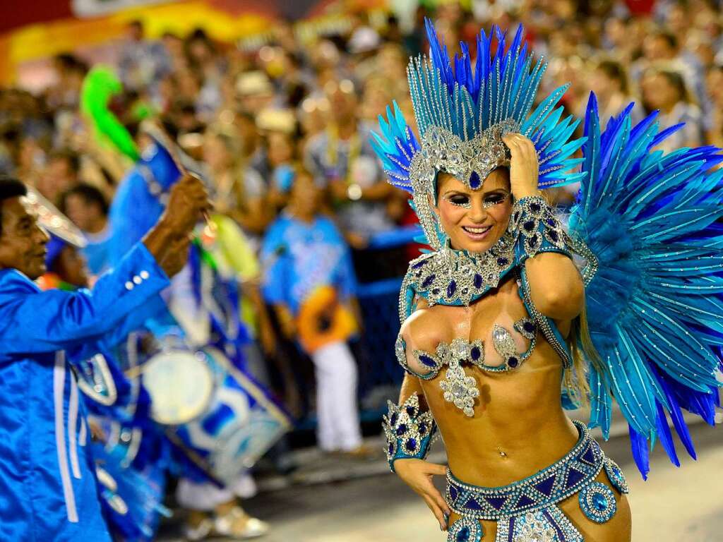 Samba, Sommer und viel nackte Haut - Millionen Narren feiern am Zuckerhut den Karneval.