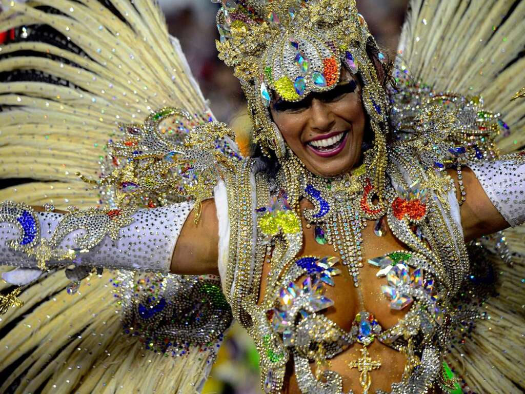 Samba, Sommer und viel nackte Haut - Millionen Narren feiern am Zuckerhut den Karneval.