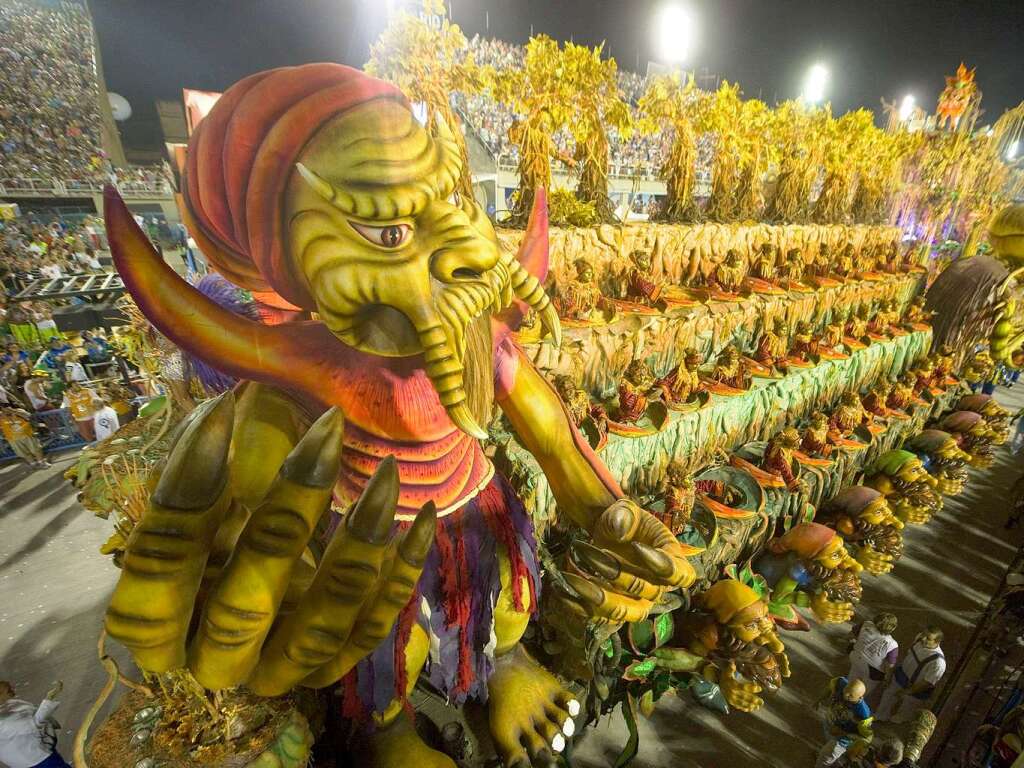 Samba, Sommer und viel nackte Haut - Millionen Narren feiern am Zuckerhut den Karneval.