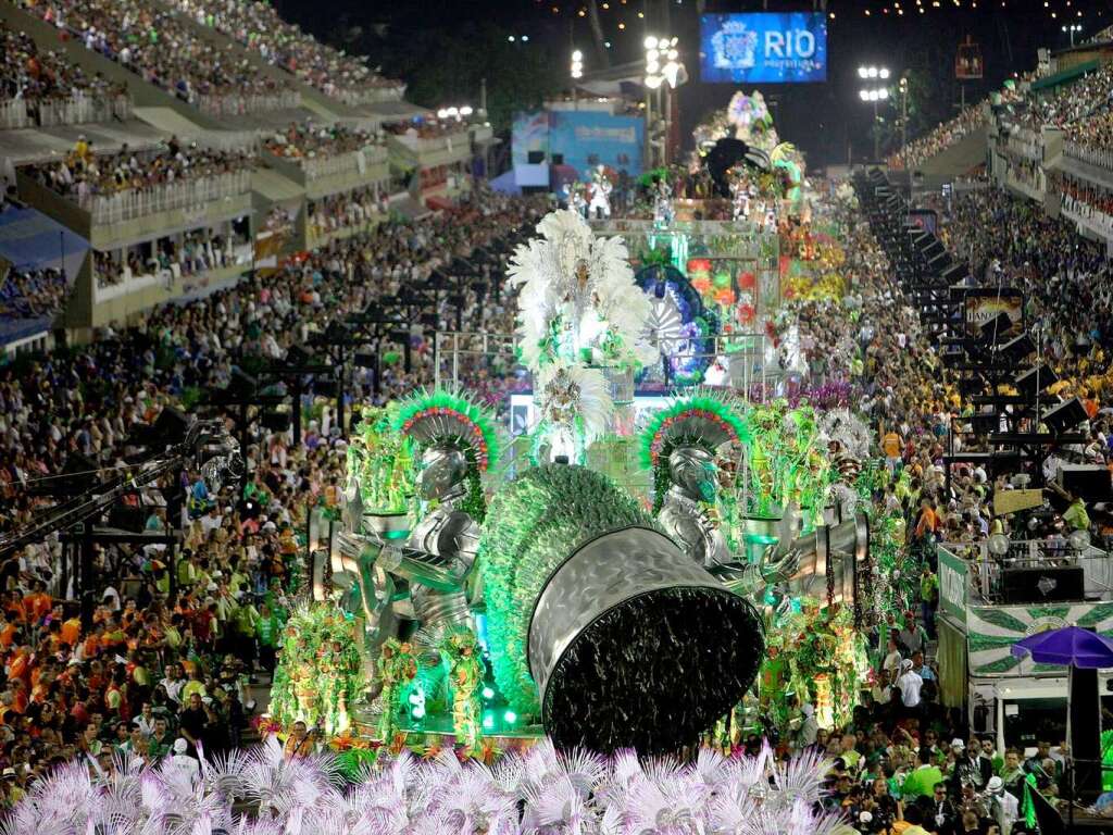 Samba, Sommer und viel nackte Haut - Millionen Narren feiern am Zuckerhut den Karneval.