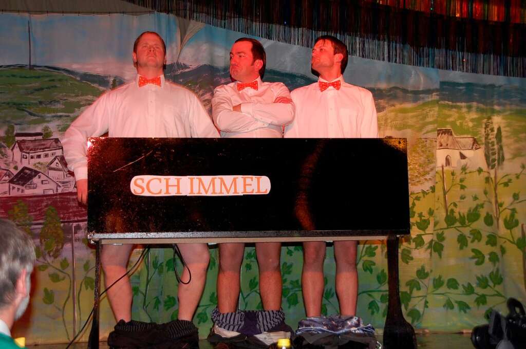 Bombacher Rwehupfer: Das Trio Fantastica spielte Klavier, ohne die Hnde zu benutzen