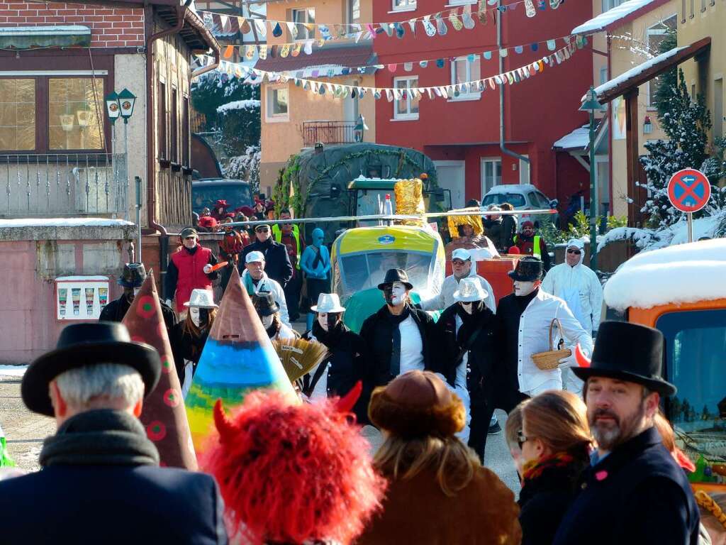 Buntes Narrentreiben in Diersburg Buntes Narrentreiben in Diersburg
