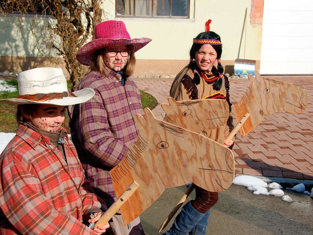 Gefhrliche Zeiten beim Umzug durchs "Gle-Mlle-Dorf": Wild-West im Wutachtal – in Grimmelshofen wartet der Marterpfahl.