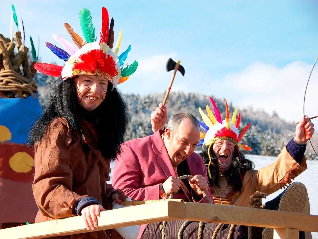 Gefhrliche Zeiten beim Umzug durchs "Gle-Mlle-Dorf": Wild-West im Wutachtal -in Grimmelshofen wartet der Marterpfahl.