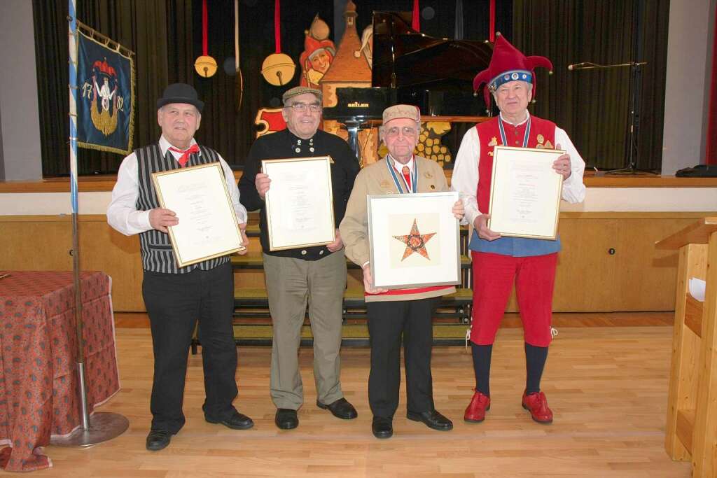 Seit 60 Jahren in der Zunft oder gar so lange Zunftmeister: Von links Hans Eipperle, Peter Dirr, Rudolf Kaiser und Richard Wagner.